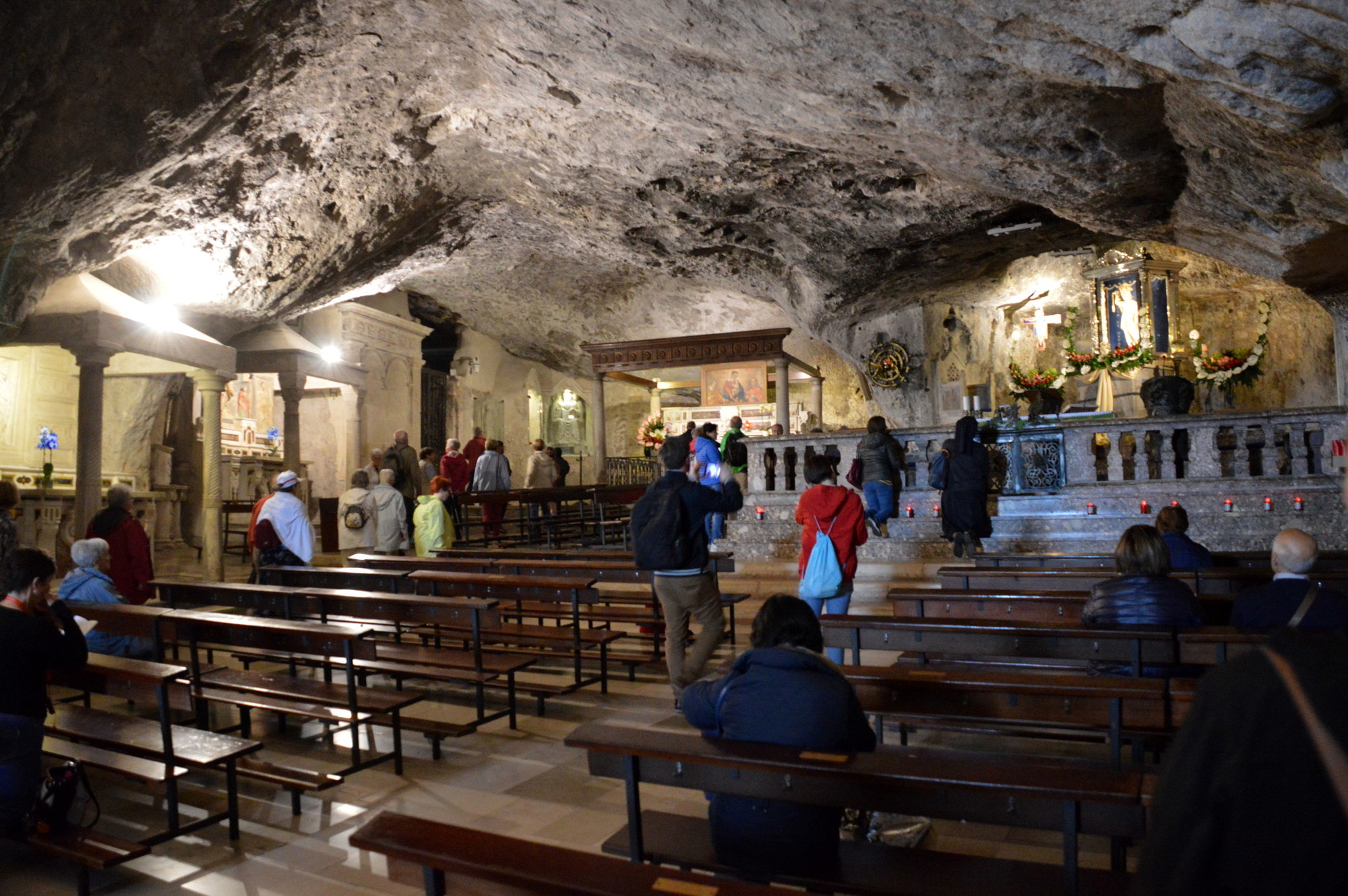 Im Heiligtum am Monte Sant'Angelo, Pilgerziel seit dem Frühmittelalter. Foto: Julian Krenz