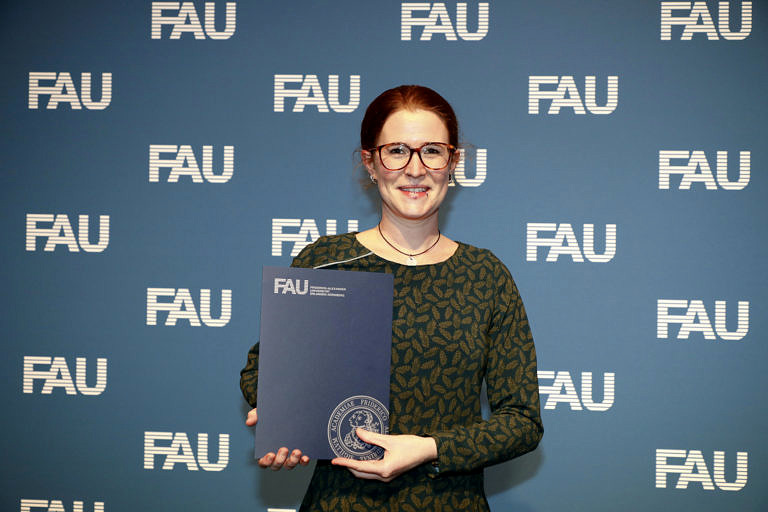 Lisa Bauereisen gewinnt den schnell-digital!-Lehrpreis ALEX 2020 in der Kategorie „Newcomer Award“