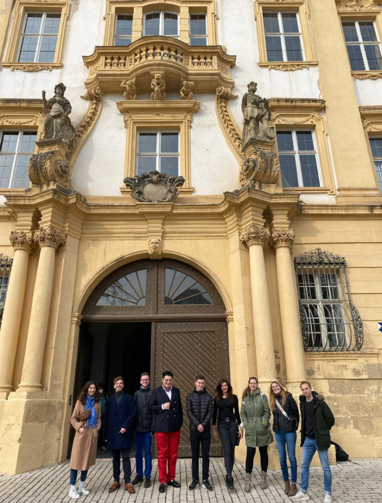 Blausterne, Barock und Mumie: Auf den Spuren des Deutschen Ordens in Ellingen