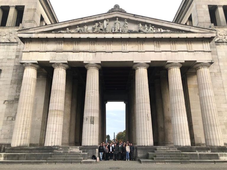 Nymphenburg und Isar-Athen: Tagesfahrt nach München
