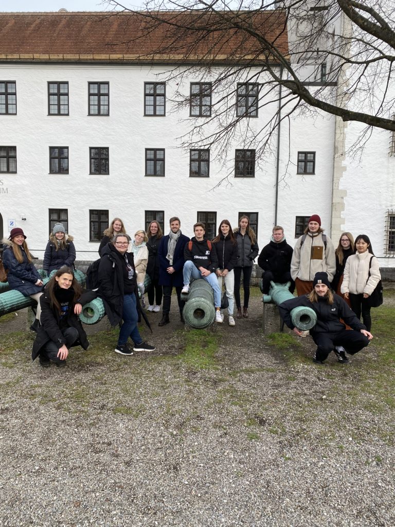 Auf den Spuren des Krieges in der Geschichte: Besuch des Bayerischen Armeemuseums Ingolstadt
