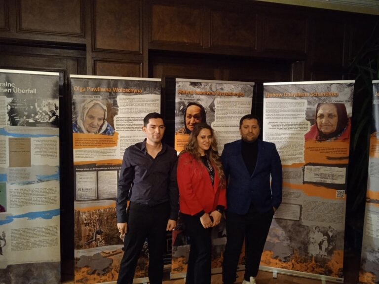 Bericht: Ausstellungseröffnung „Völkermord an Rom:nja in der Ukraine 1941-1944“