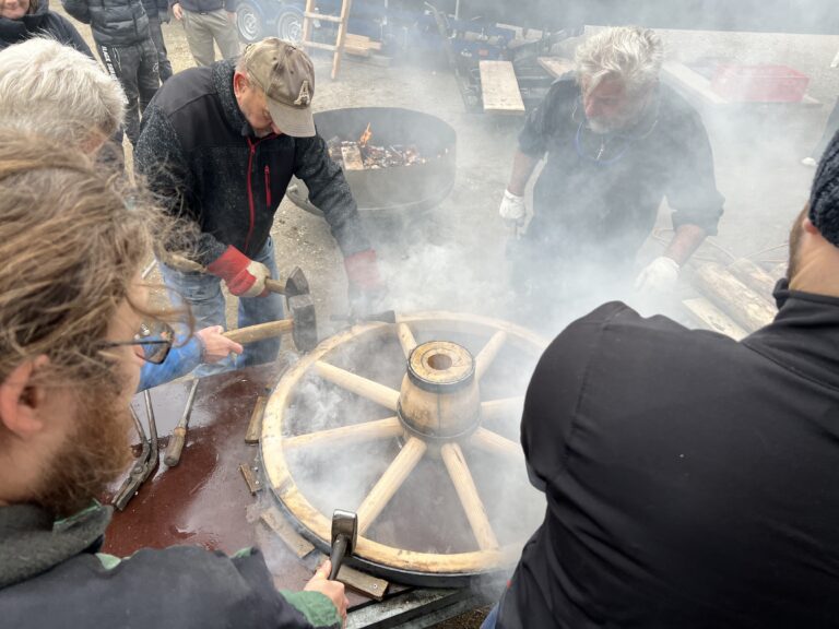 Uni und Freiwillige betreiben Nachbau im Winter und bereiten wissenschaftliche Tests für Anfang 2026 vor